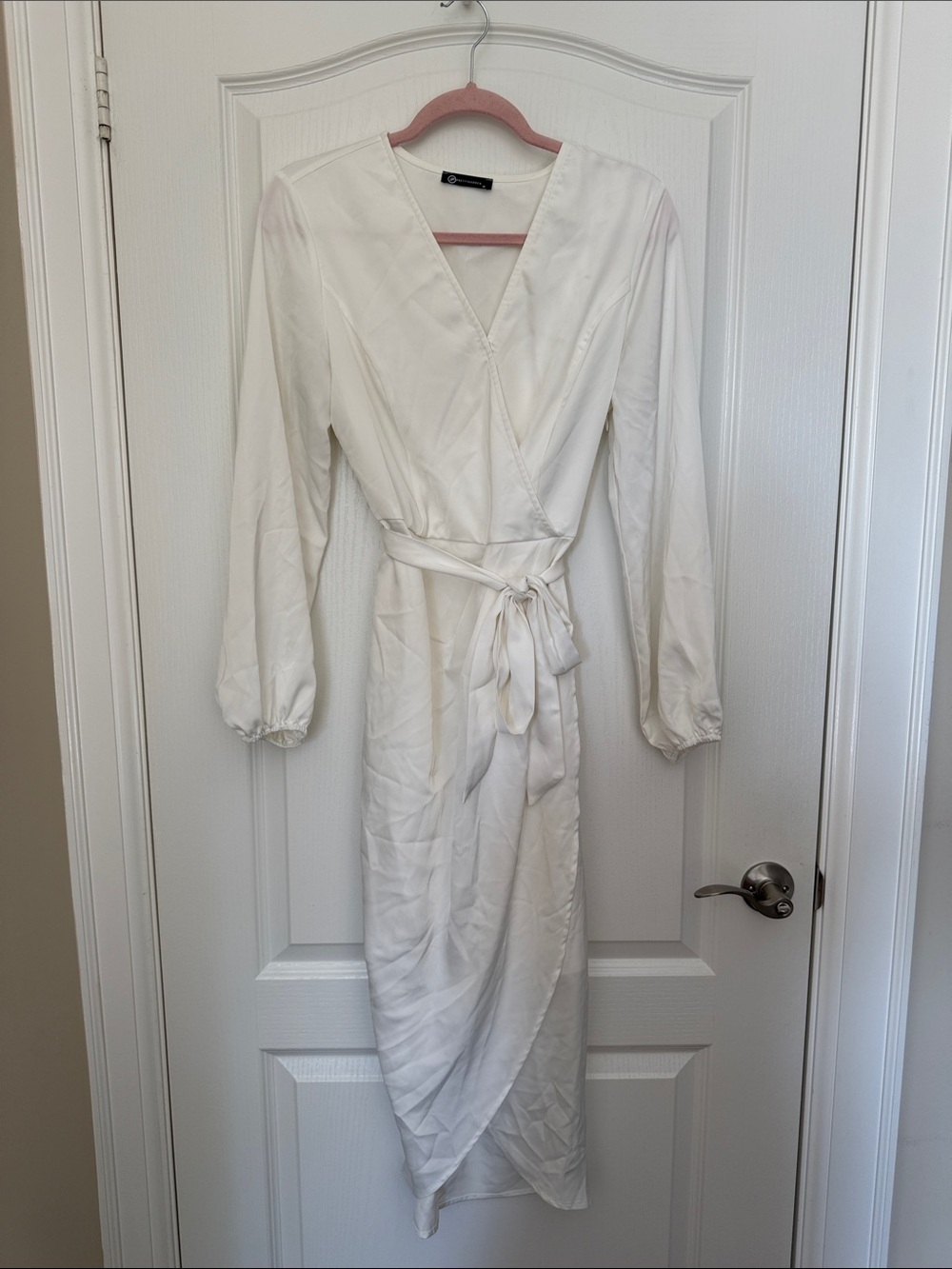 Elegant White Wrap Midi Dress with Tie Waist